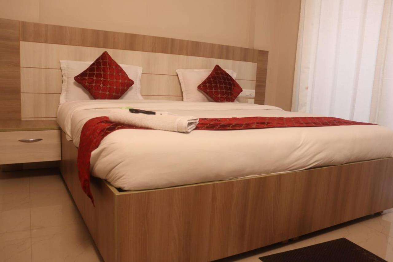 Dubey Homestay - 500 Meter From Temple Apartment Vrindavan