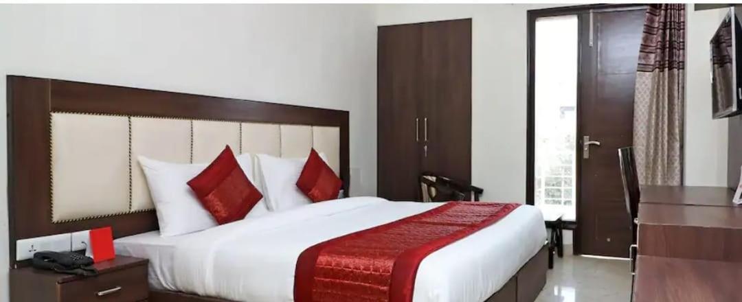 Dubey Homestay - 500 Meter From Temple Vrindavan